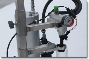 The injector tester is by default set to 3bars fuel pressure wich is the fuel pressure most
manufacturers specify when flow data are specified. Of course, we test the injectors with a different pressure if required. The injector tester is by default set to 3bars fuel pressure wich is the fuel pressure most
manufacturers specify when flow data are specified. Of course, we test the injectors with a different pressure if required.